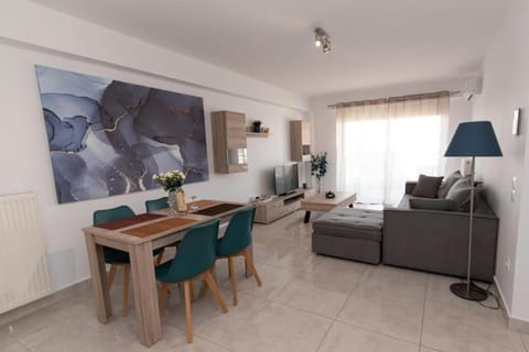 Lovely 2-bedroom apartment with a city view (F10) Condo in Pireas