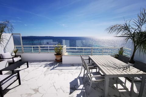 REF 1769 - Cannes - Sea view penthouse for rent Apartment in Cannes