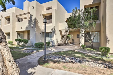 Modern Scottsdale Condo about 10 Mi to Old Town! Apartment in Scottsdale