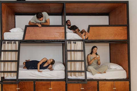 Bed, Bedroom, group of guests, bunk bed