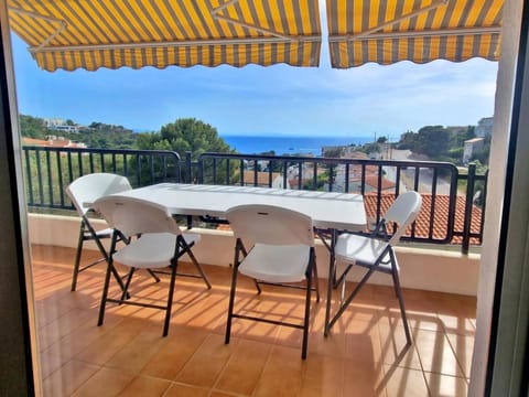 Patio, Natural landscape, Balcony/Terrace, Dining area, Sea view