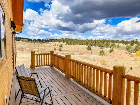 New! Beautiful, Spacious Modern Home on a Large Acreage - Peaks & Prairies Retreat House in Park County