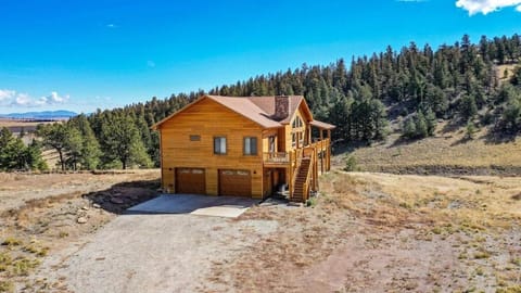 New! Beautiful, Spacious Modern Home on a Large Acreage - Peaks & Prairies Retreat House in Park County