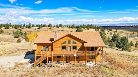 New! Beautiful, Spacious Modern Home on a Large Acreage - Peaks & Prairies Retreat House in Park County