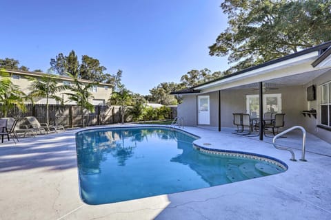 Spacious Largo Retreat Private Pool and Yard! House in Pinellas Park