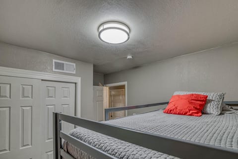 Bed, Photo of the whole room, Bedroom, bunk bed