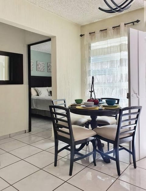 San Benito 2Brm Near Zona Rosa &Malls Wifi&CableTV Apartment in San Salvador