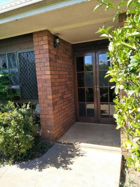 XL 6 bed Tableland Treat Spacious & Convenient House in Atherton