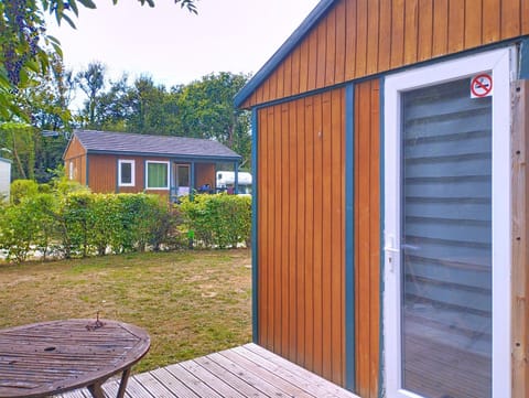 Hébergements camping "Les pieds dans l'eau" Campground/
RV Resort in Crozon