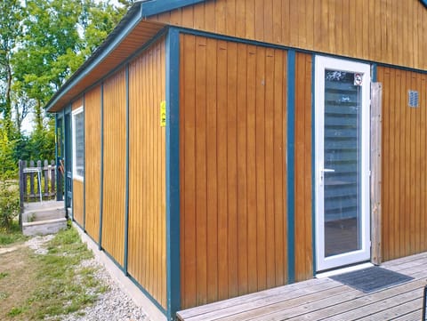 Hébergements camping "Les pieds dans l'eau" Campground/
RV Resort in Crozon