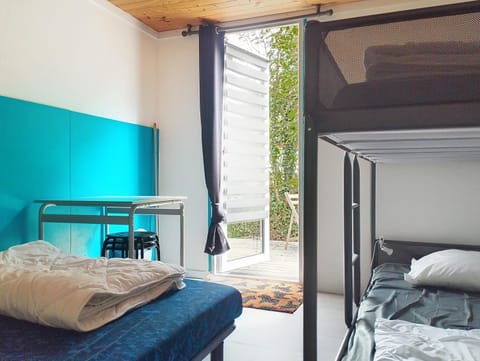 Hébergements camping "Les pieds dans l'eau" Campground/
RV Resort in Crozon