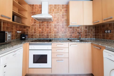 Kitchen or kitchenette, dishwasher, microwave, oven