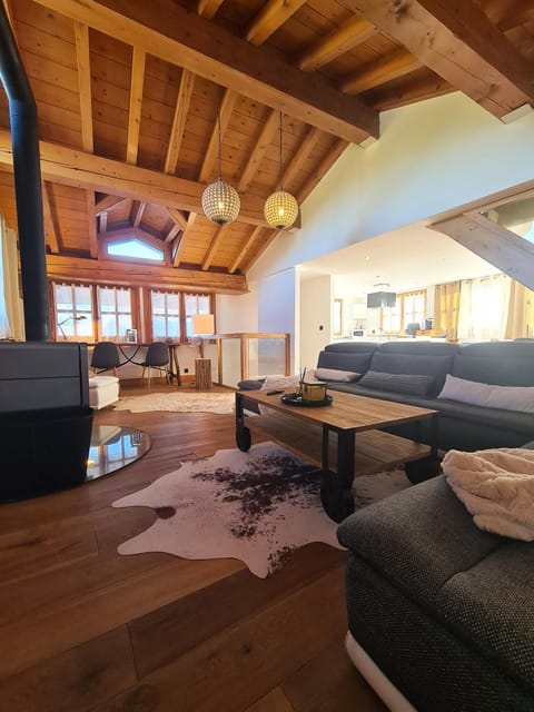 CHALET LA LOUVE, Courchevel 1650- 15 personnes Jacuzzi et Hammam Pistes 70 m,commerces 50m Chalet in Saint-Bon-Tarentaise