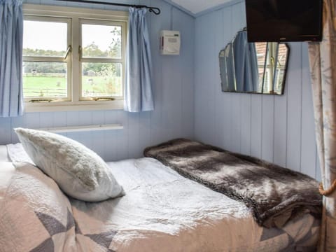 Farmhouse Garden Shepherds Hut House in Borough of Waverley