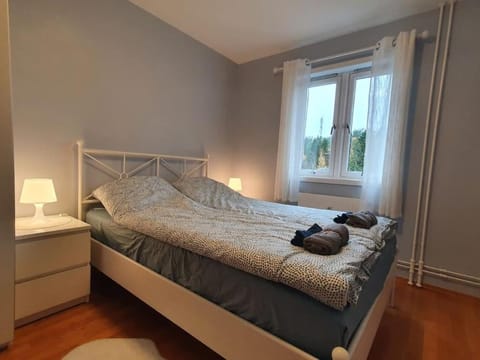 Bedroom in apartment 12 minutes to Oslo City by train Bed and breakfast in Oslo