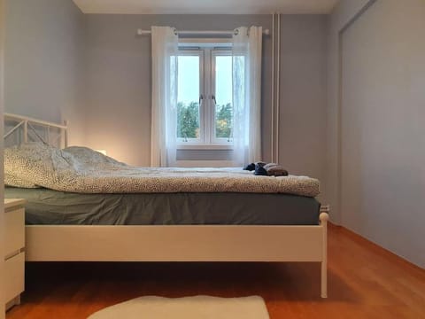 Bedroom in apartment 12 minutes to Oslo City by train Alojamiento y desayuno in Oslo