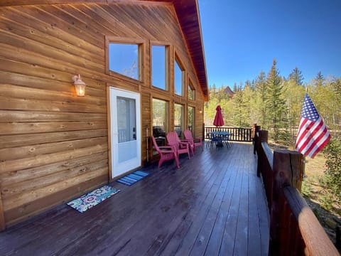 New! Beautiful Mountain Home with Playground on Treed Acreage - Woodland Vista Retreat House in Park County