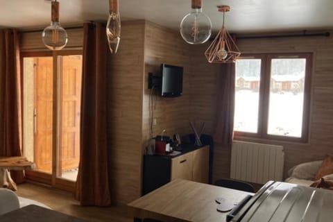40m with garden and nice view on the valley Condo in La Salle-les-Alpes
