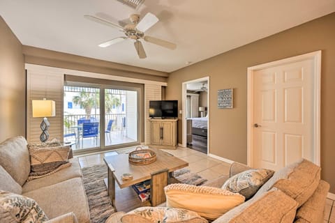 Marco Island Condo with Shared Pool and Hot Tub! Apartment in Marco Island