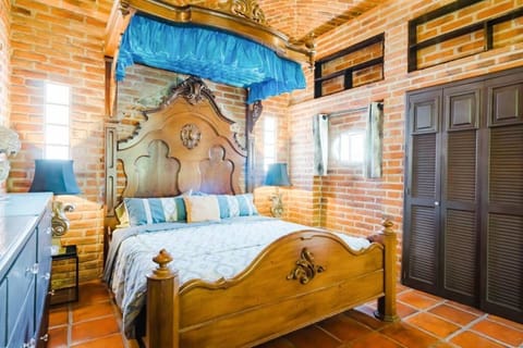 Be a Diva in the Queen's Suite at Inn Ajijic Apartment in Ajijic
