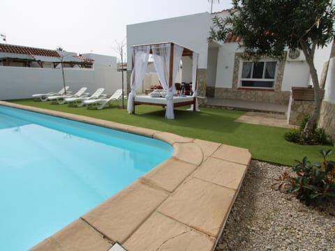 Casa cerca del mar con piscina privada, wifi gratuito, aire acondicionado opcional y se admiten mascotas - ES-184-7 House in Montsià