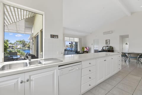 11 Seamount Quay Noosa Waters House in Noosaville