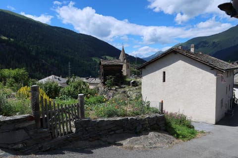 Bourg-saint-Pierre : le cachet d'antan Condo in Bagnes