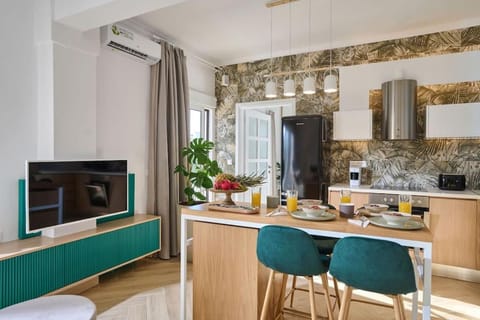 KaiZen Chania - New Central Apartment Just 350m Away With Private Jacuzzi and free parking! Apartment in Chania