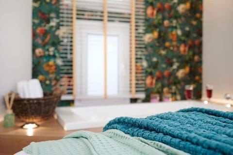 KaiZen Chania - New Central Apartment Just 350m Away With Private Jacuzzi and free parking! Apartment in Chania