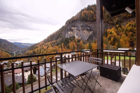 Balcony/Terrace, Mountain view