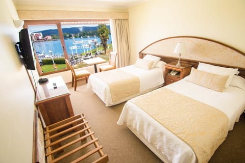 Photo of the whole room, Bedroom, River view