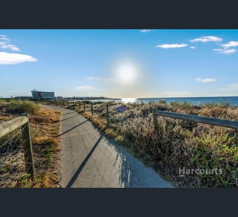 City Beach house House in Mandurah