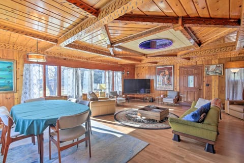 Retro Rhinelander Lake Retreat with Fire Pit! Haus in Rhinelander