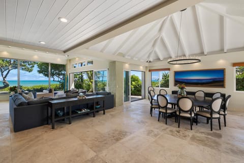 Luxury beachfront villa on a world class beach in Kailua, HI Villa in Kailua