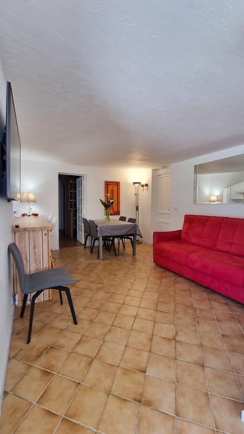 Dolce Apartment 3 Bedrooms for 5 people 10 minutes from Cannes Copropriété in Mandelieu-La Napoule