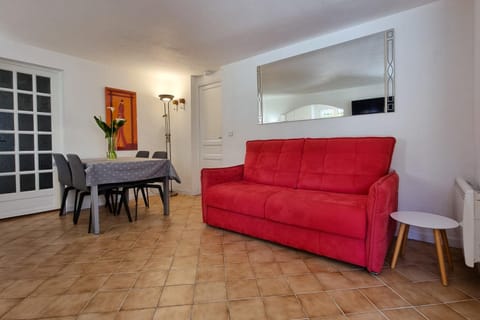 Dolce Apartment 3 Bedrooms for 5 people 10 minutes from Cannes Condo in Mandelieu-La Napoule