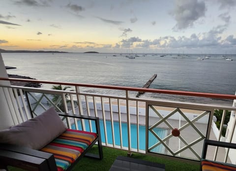 Beau duplex vue mer avec piscine et accès plage Condo in Sint Maarten