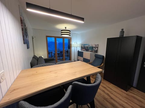 Cosy studio for 4 near ski lift, MELEZES K22 Apartment in Sion