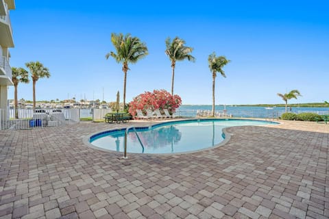 Oceanfront Luxury Condo! Mins to beach! Rum Bar Next Door! Eigentumswohnung in Seminole