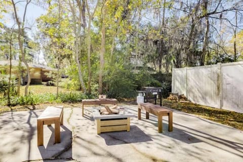 Day, Natural landscape, BBQ facilities, Seating area, Garden view, flat iron