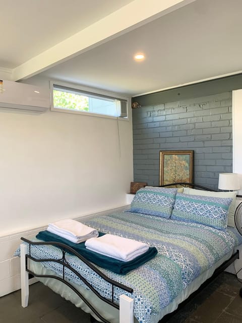 Relaxing cottage overlooking Crookhaven River House in Culburra Beach