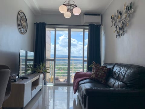 Spacious 2-bedroom condo,Wifi,Netflix,Free Parking Apartment in Cagayan de Oro