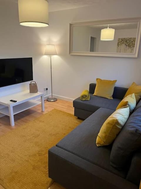 Beautiful refurbished, self-contained apartment Apartment in Dunfermline