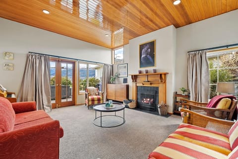 Lakeside Indulgence on Wilmot House in Queenstown