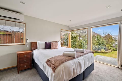 Lakeside Indulgence on Wilmot House in Queenstown