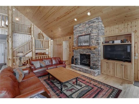 Large Log Home on Lake with Hot Tub Villa in Crosslake