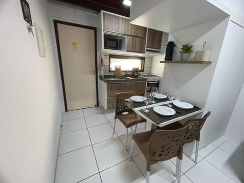 Kitchen or kitchenette, Dining area, minibar