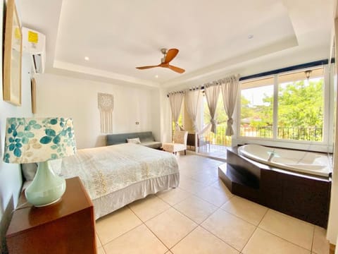 Upscale 2bdr with Jacuzzi - Beach - Fast wifi - Gym Apartment in Playa Langosta