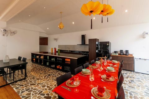 BBQ facilities, Coffee/tea facilities, Kitchen or kitchenette, Dining area, dishwasher, oven, stove
