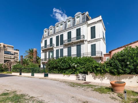 Apartment Les Araucarias by Interhome Apartment in Cannes